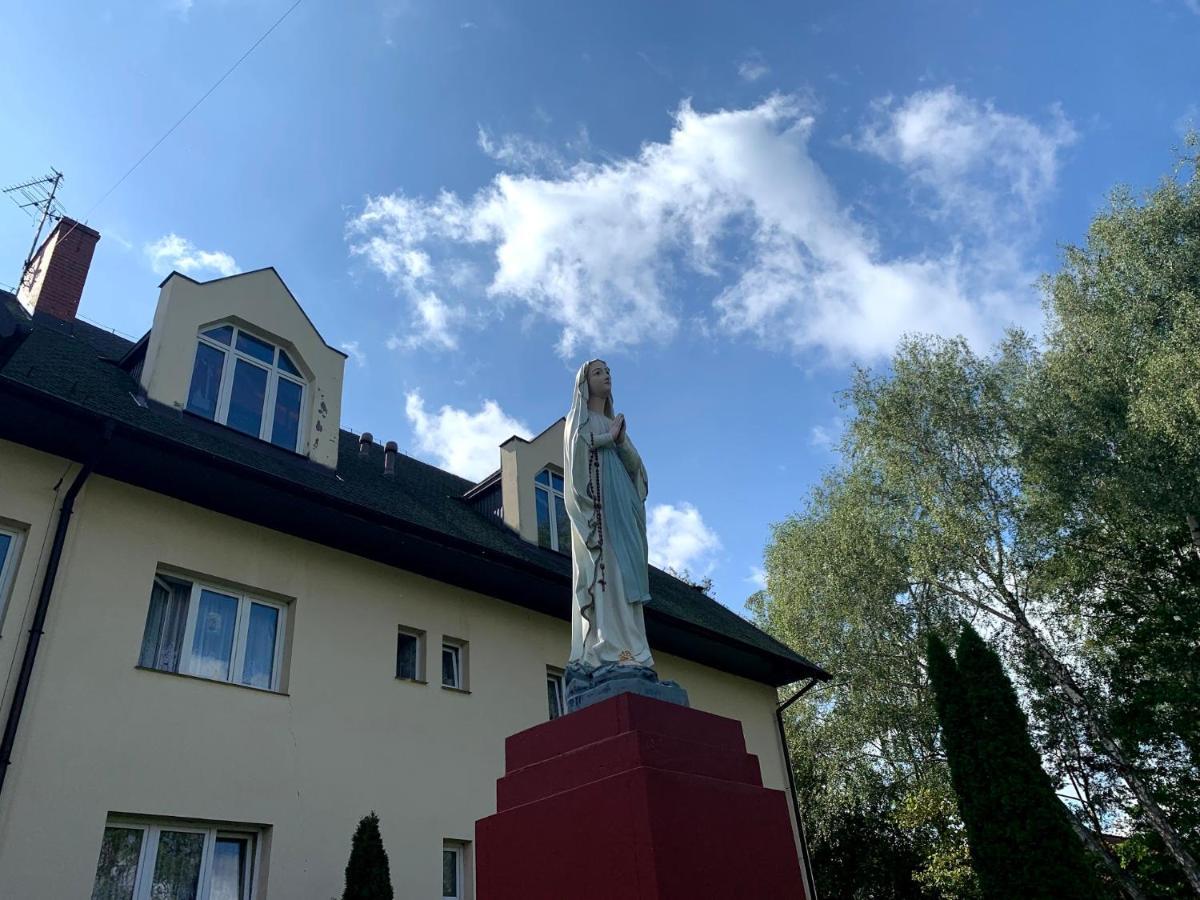 Dom Pielgrzyma Schr Hotel Grabowka Exterior foto